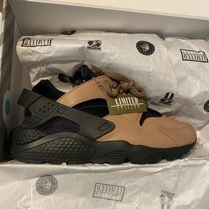 Nike Air Huarache LE